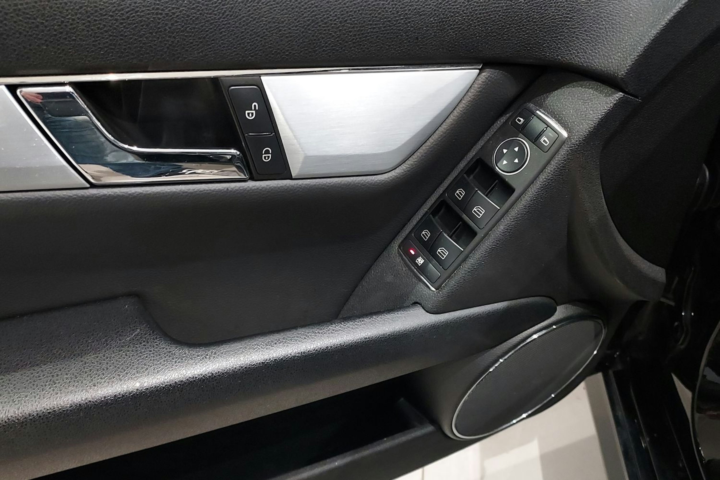 musta Mercedes-Benz C 2010 kuva 17.