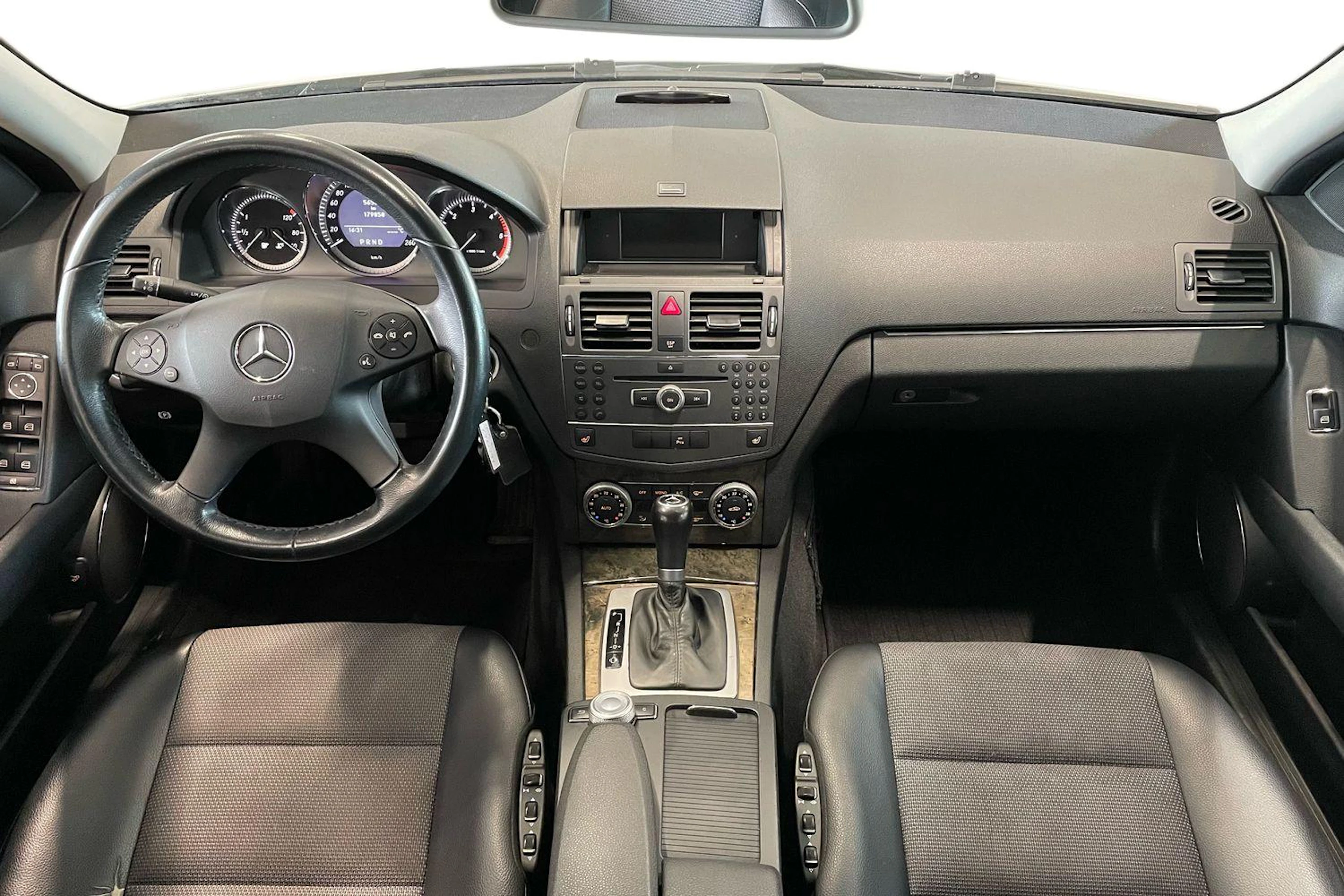 valkoinen Mercedes-Benz C 2010 kuva 7.