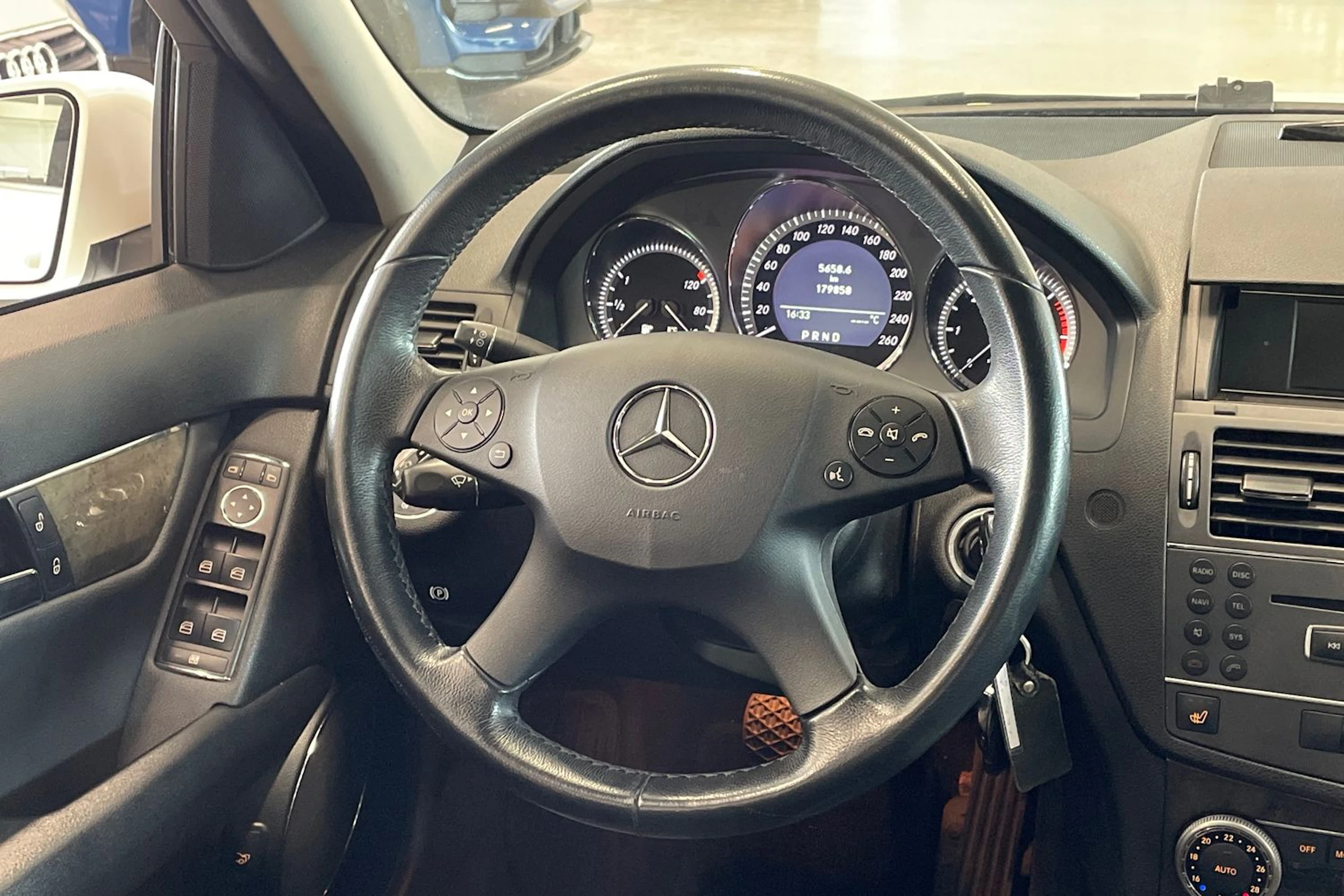 valkoinen Mercedes-Benz C 2010 kuva 11.