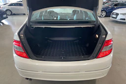 valkoinen Mercedes-Benz C 2010 kuva 24.