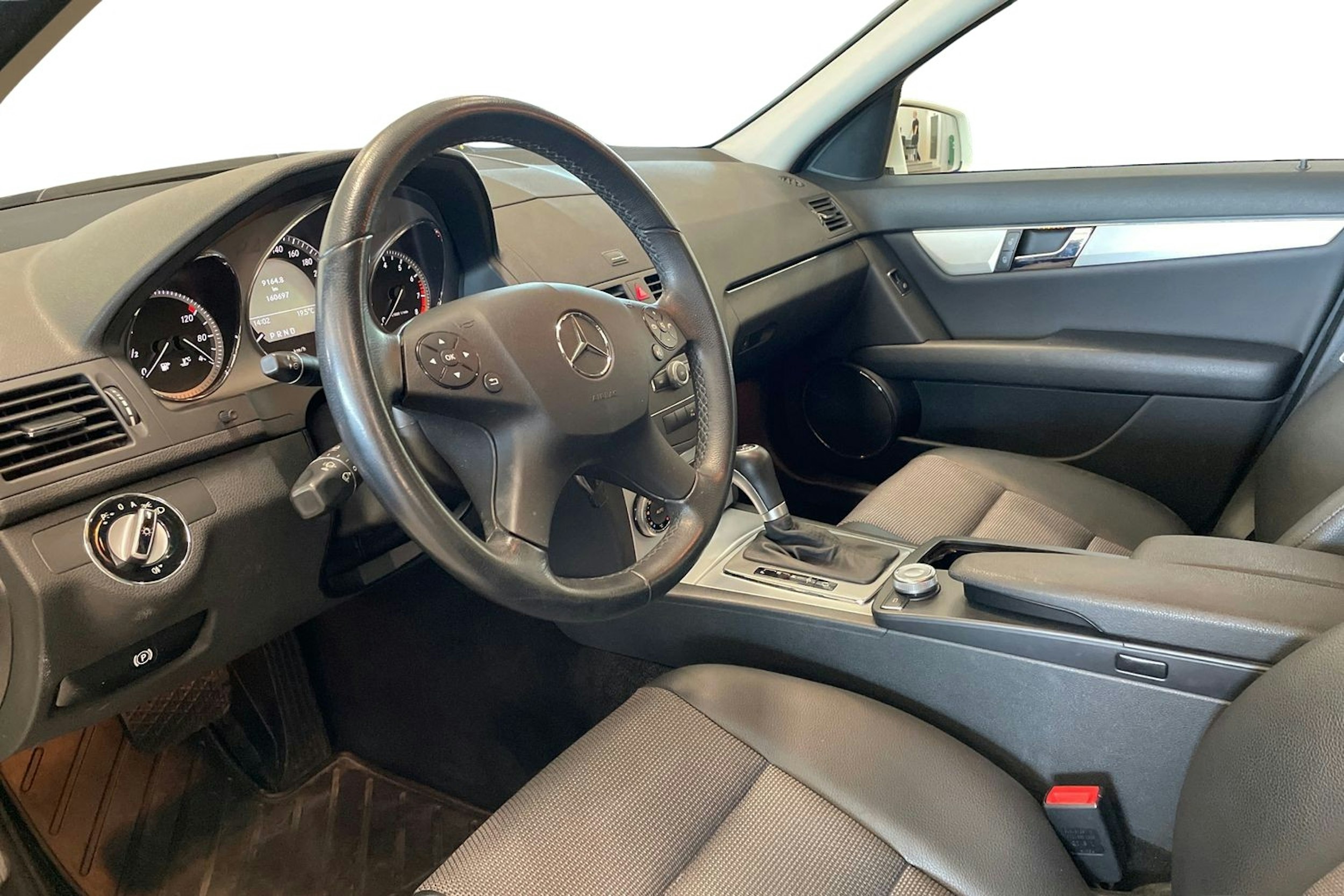 valkoinen Mercedes-Benz C 2010 kuva 7.