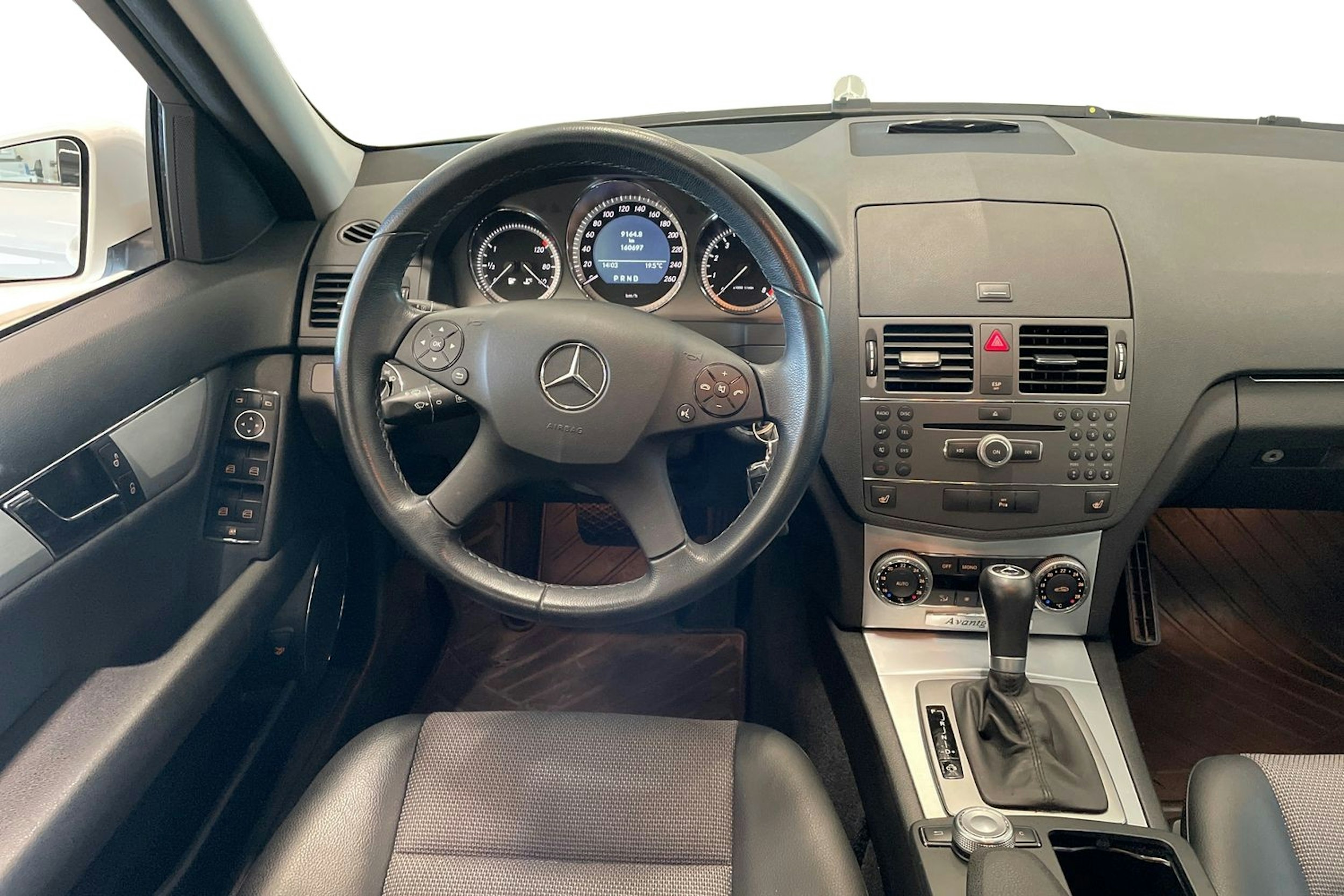 valkoinen Mercedes-Benz C 2010 kuva 9.