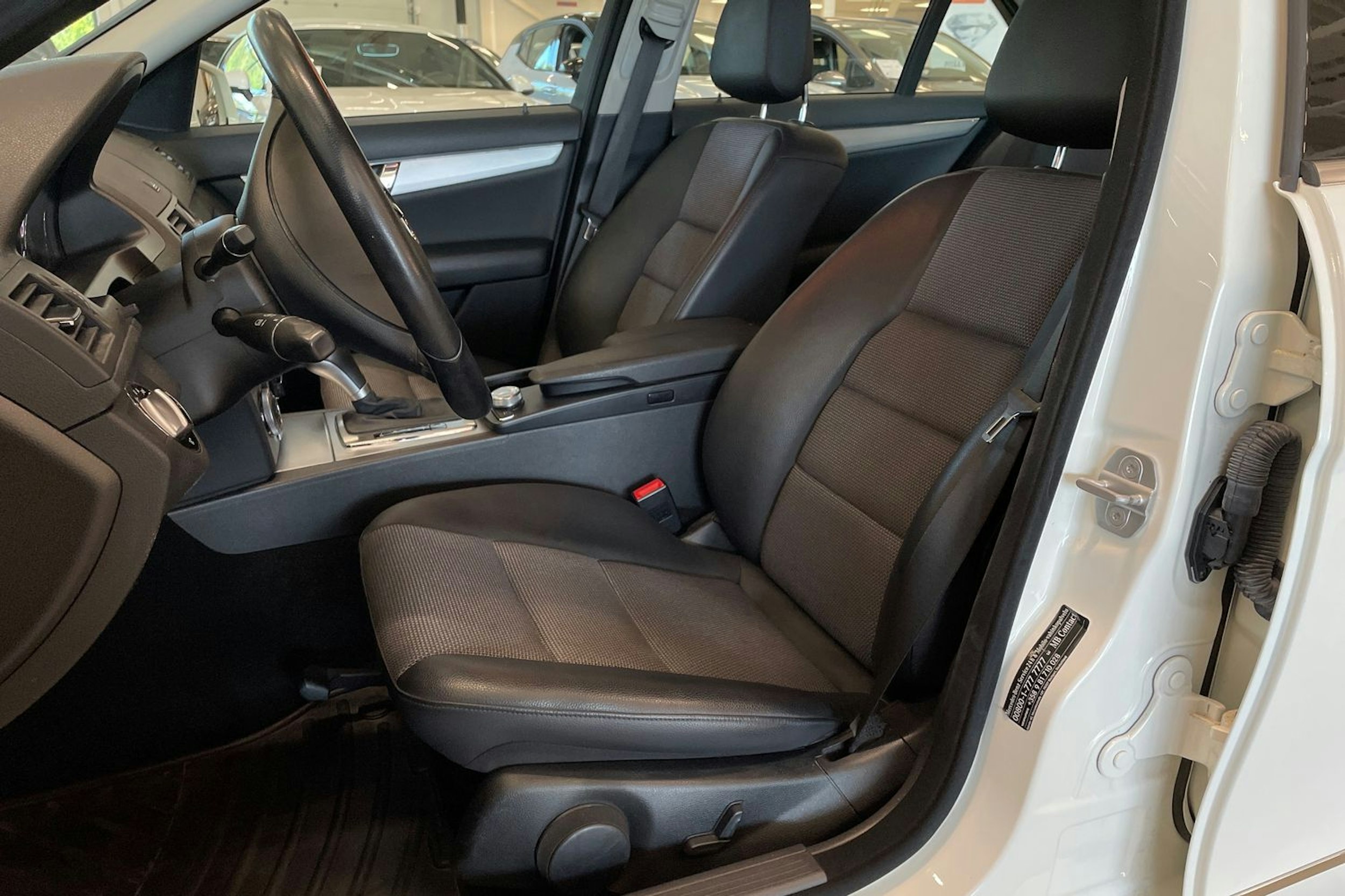 valkoinen Mercedes-Benz C 2010 kuva 14.