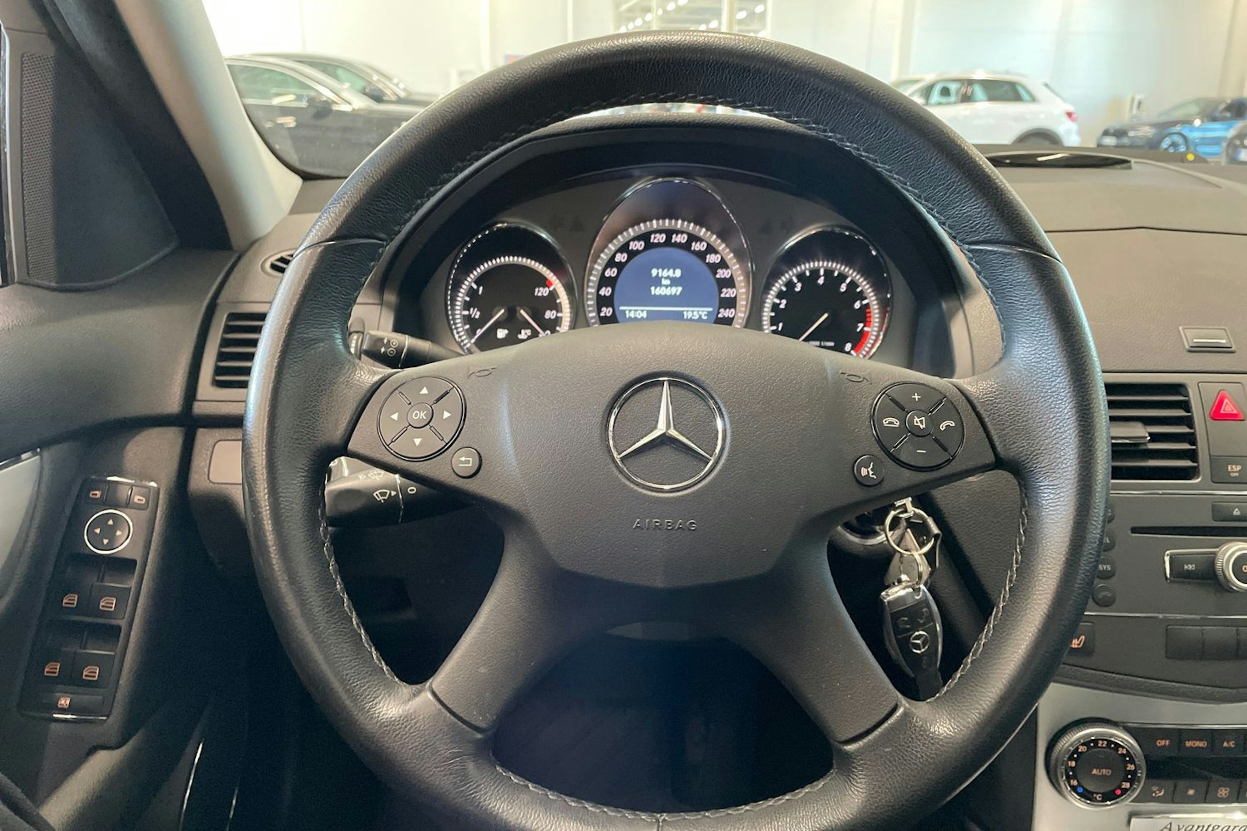 valkoinen Mercedes-Benz C 2010 kuva 15.
