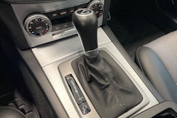 valkoinen Mercedes-Benz C 2010 kuva 26.