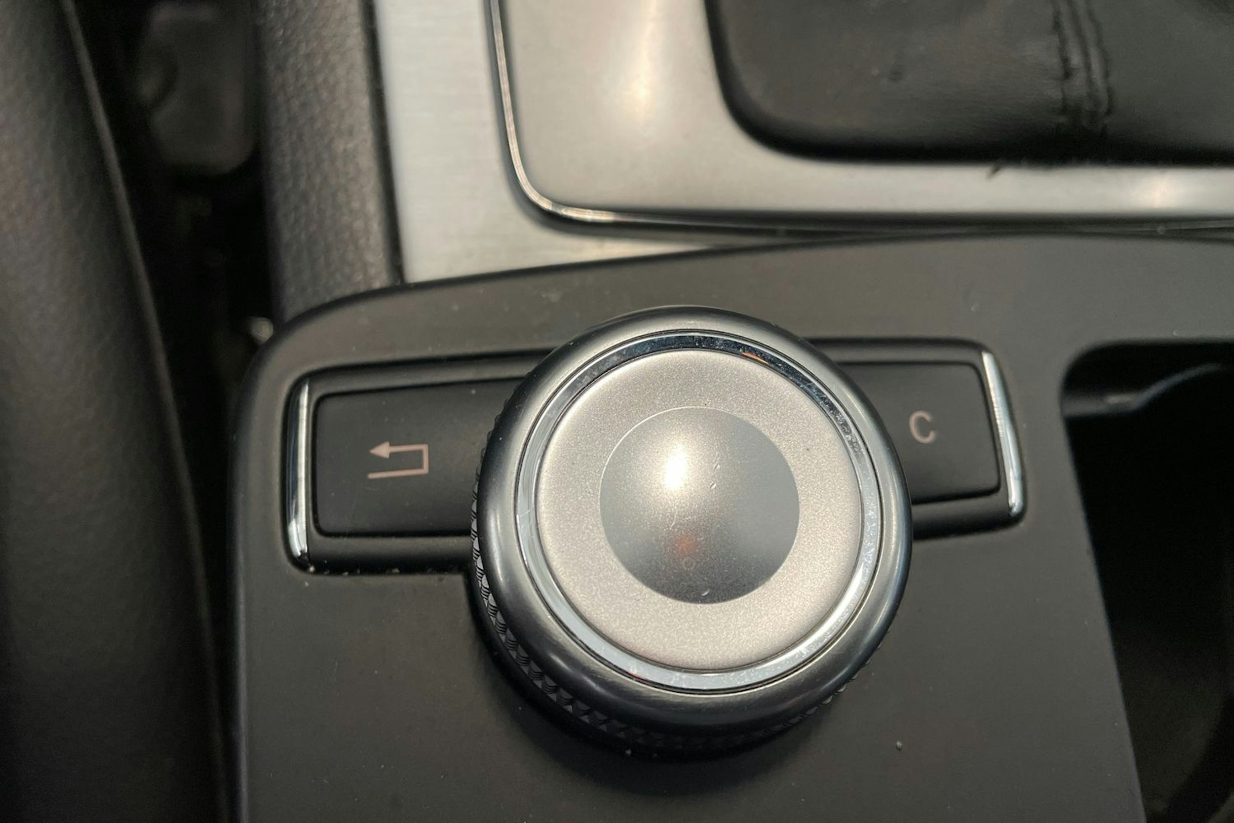 valkoinen Mercedes-Benz C 2010 kuva 27.