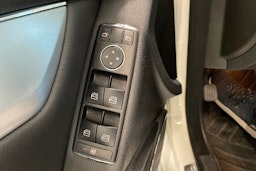 valkoinen Mercedes-Benz C 2010 kuva 28.