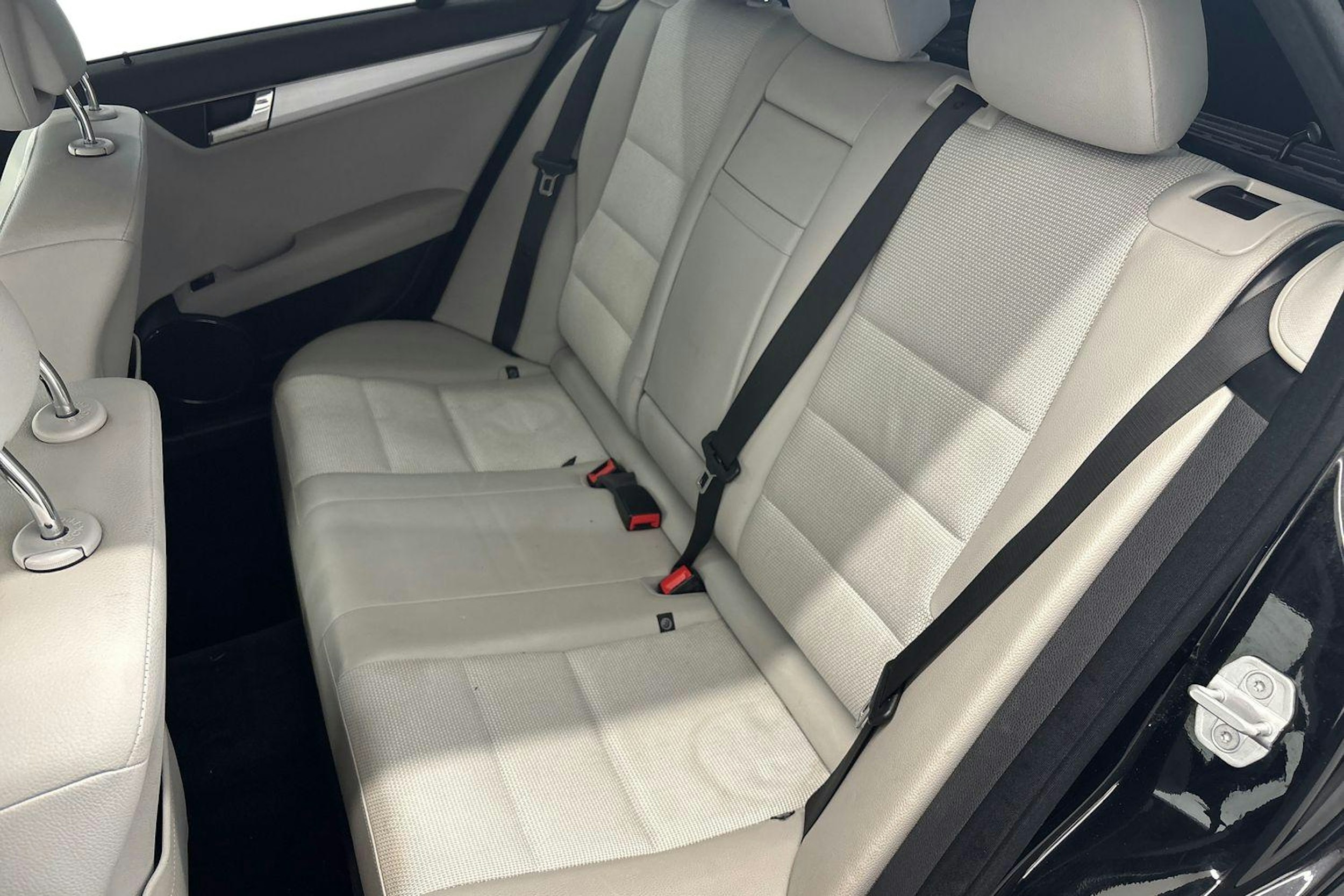 Musta Mercedes-Benz C 2010 kuva 10.