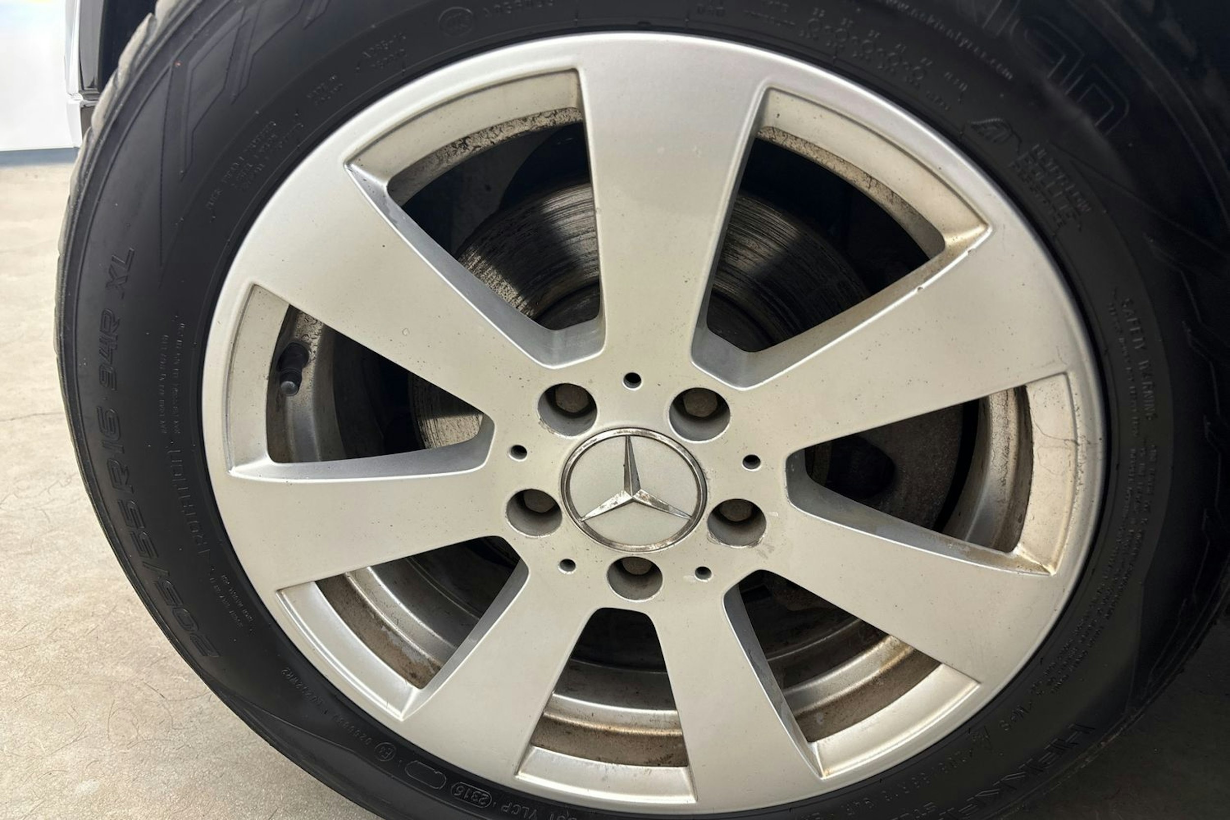 Musta Mercedes-Benz C 2010 kuva 13.