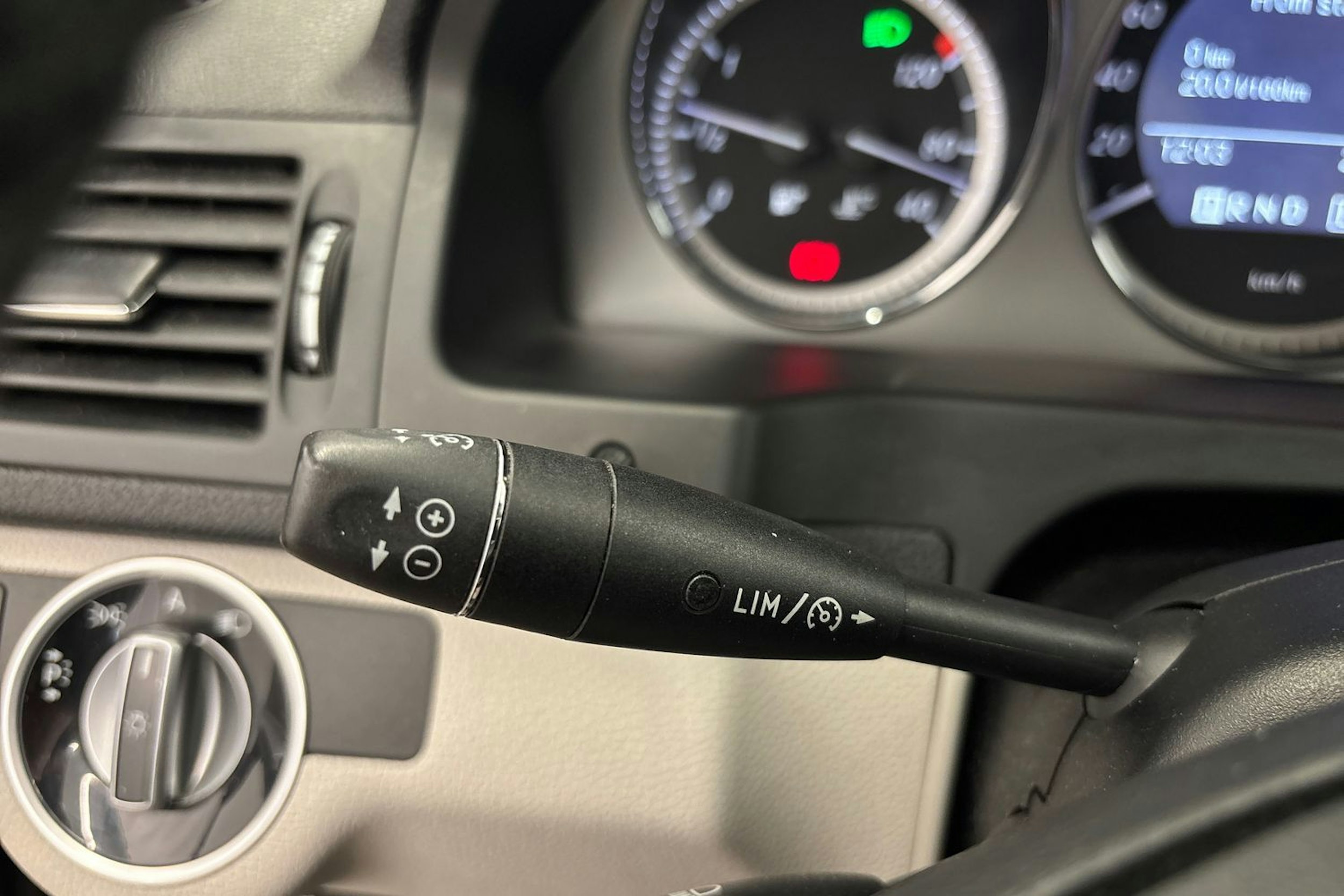 Musta Mercedes-Benz C 2010 kuva 18.