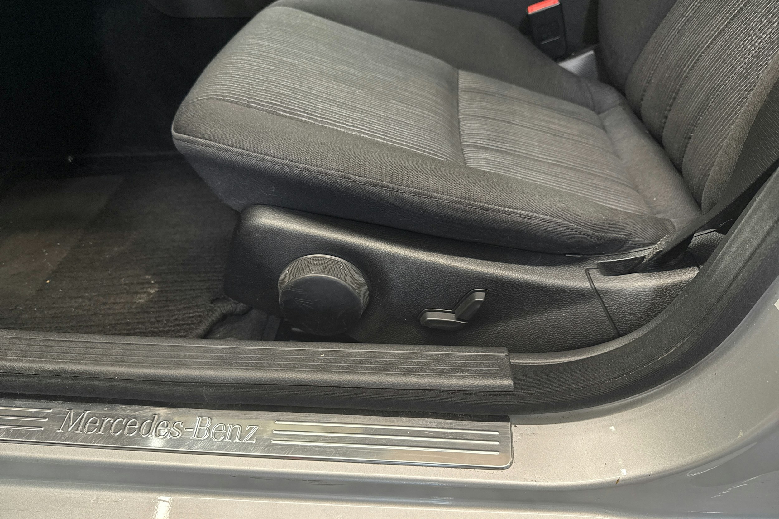 harmaa Mercedes-Benz C 2010 kuva 17.