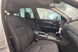 harmaa Mercedes-Benz C 2010 kuva 19.