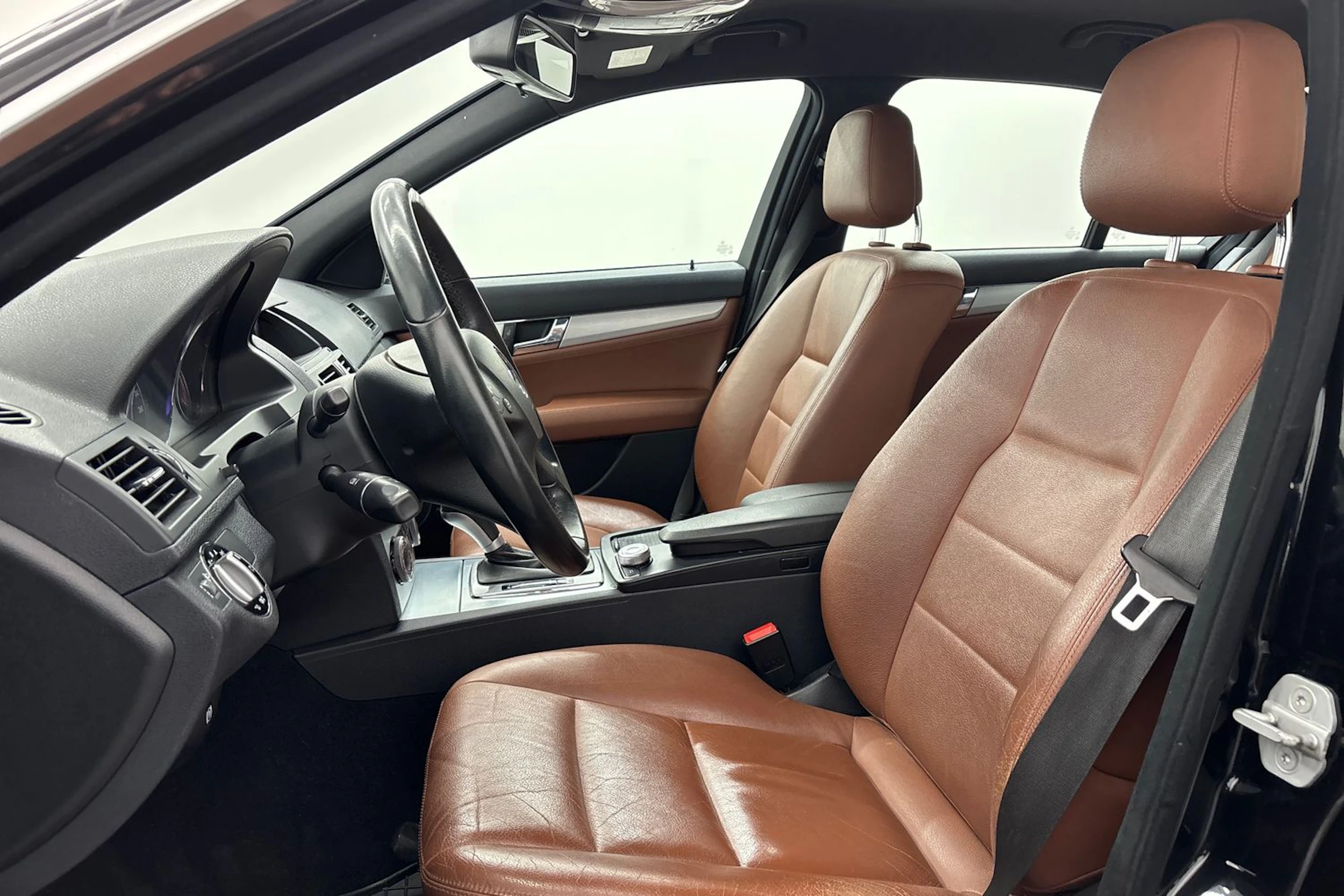 Musta Mercedes-Benz C 2010 kuva 11.