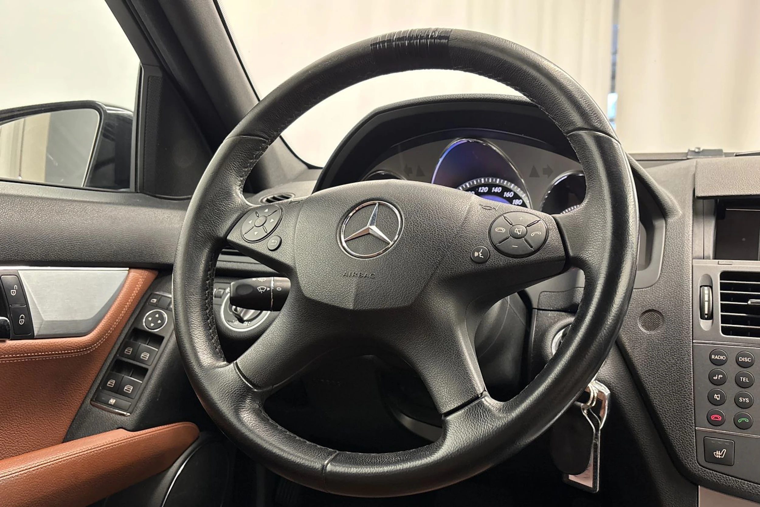 Musta Mercedes-Benz C 2010 kuva 13.