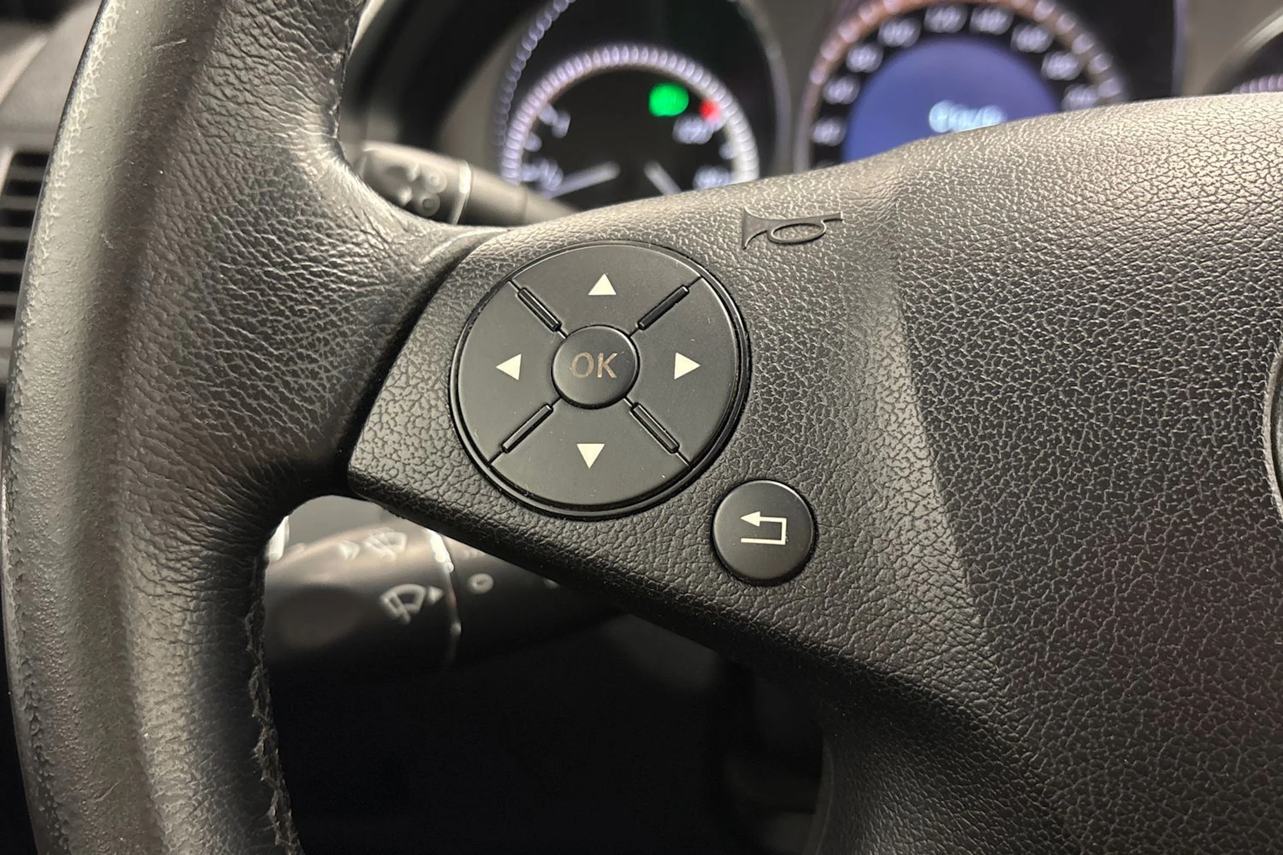 Musta Mercedes-Benz C 2010 kuva 14.