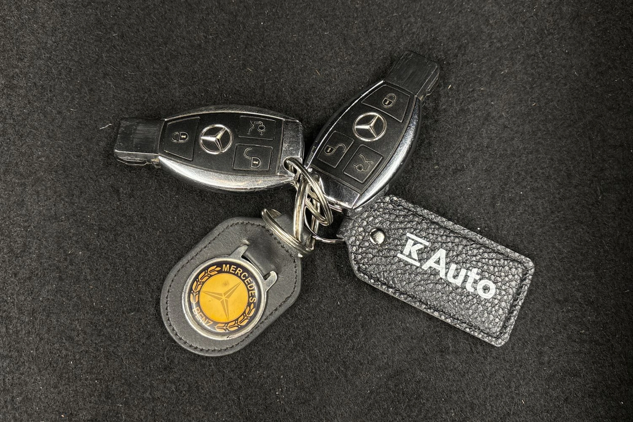 Musta Mercedes-Benz C 2010 kuva 22.