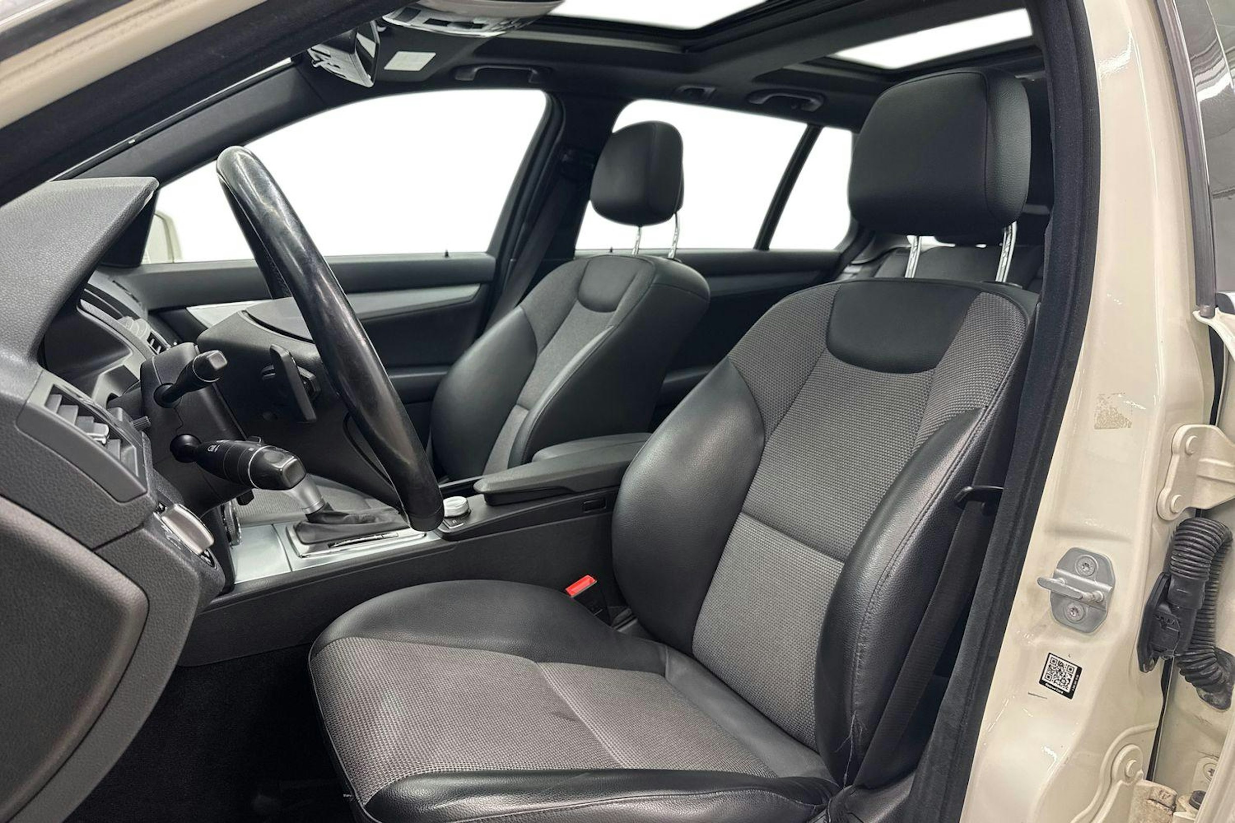 valkoinen Mercedes-Benz C 2010 kuva 11.