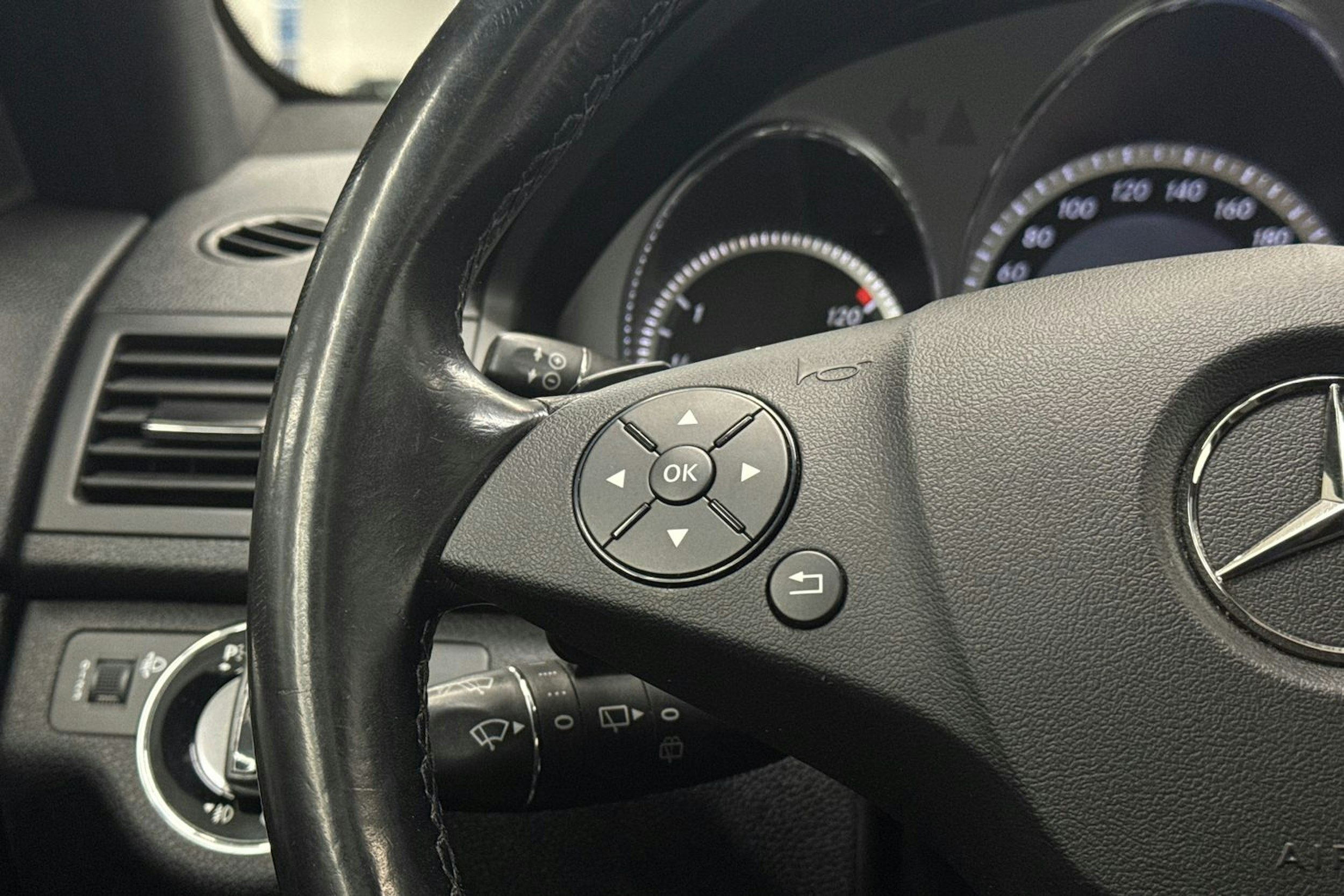 valkoinen Mercedes-Benz C 2010 kuva 15.