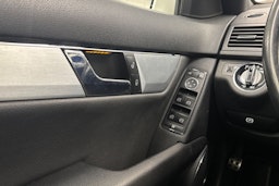 valkoinen Mercedes-Benz C 2010 kuva 19.