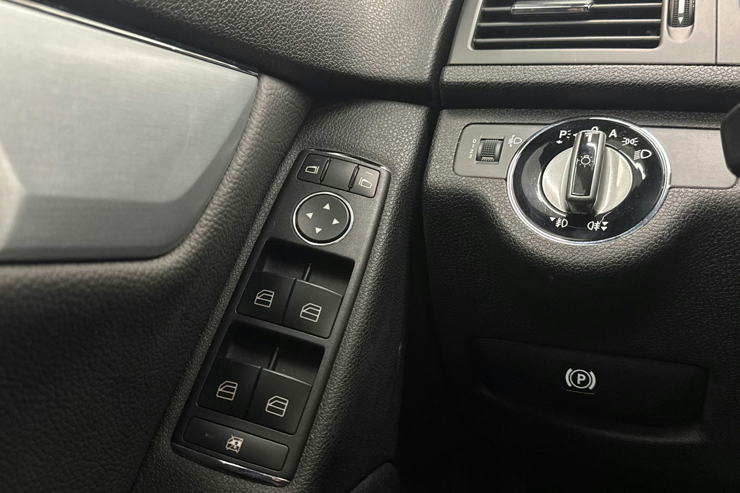 valkoinen Mercedes-Benz C 2010 kuva 20.