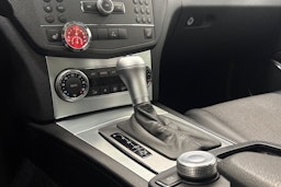 valkoinen Mercedes-Benz C 2010 kuva 21.