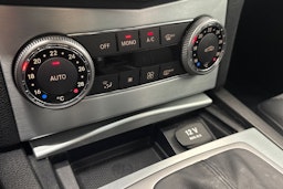 valkoinen Mercedes-Benz C 2010 kuva 23.