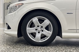 valkoinen Mercedes-Benz C 2010 kuva 33.