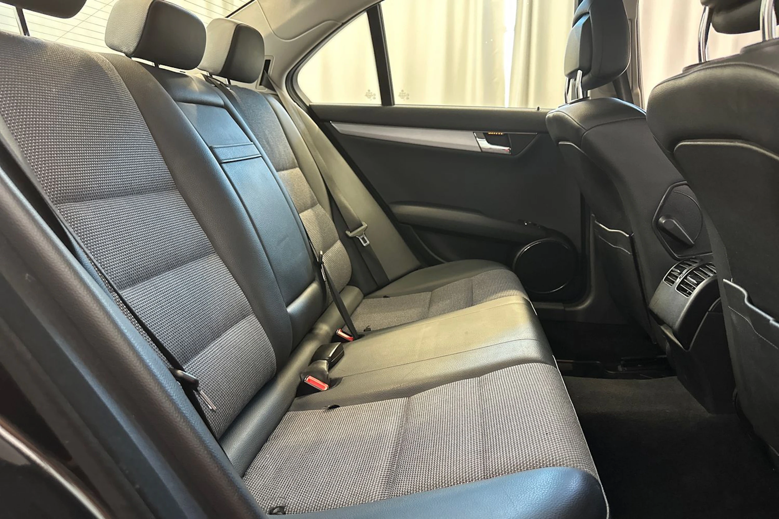 musta Mercedes-Benz C 2011 kuva 10.