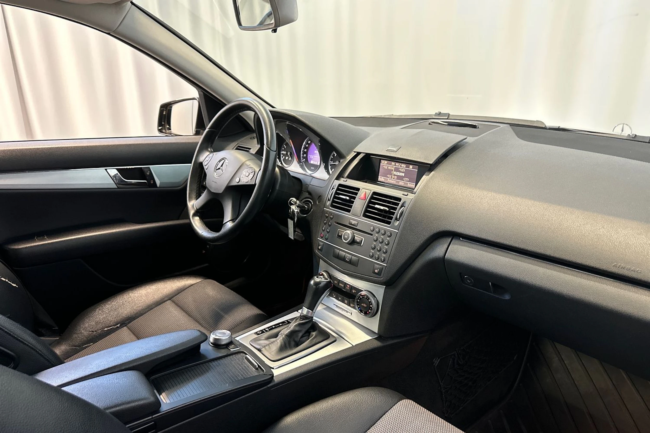 musta Mercedes-Benz C 2011 kuva 12.