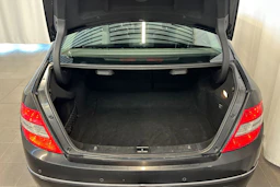 musta Mercedes-Benz C 2011 kuva 13.