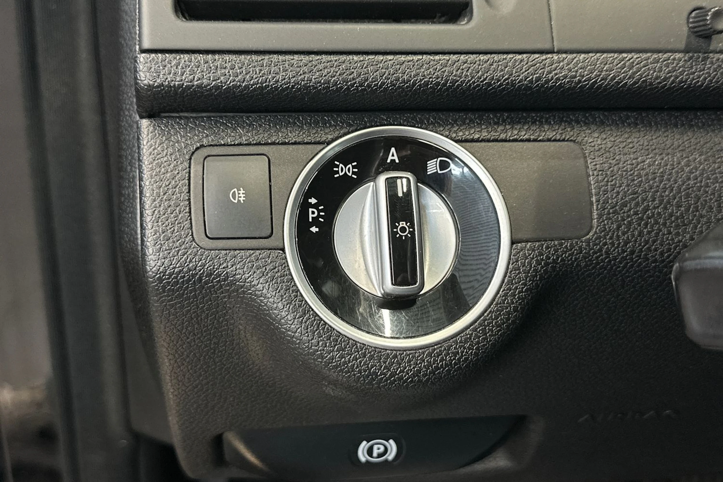 musta Mercedes-Benz C 2011 kuva 17.