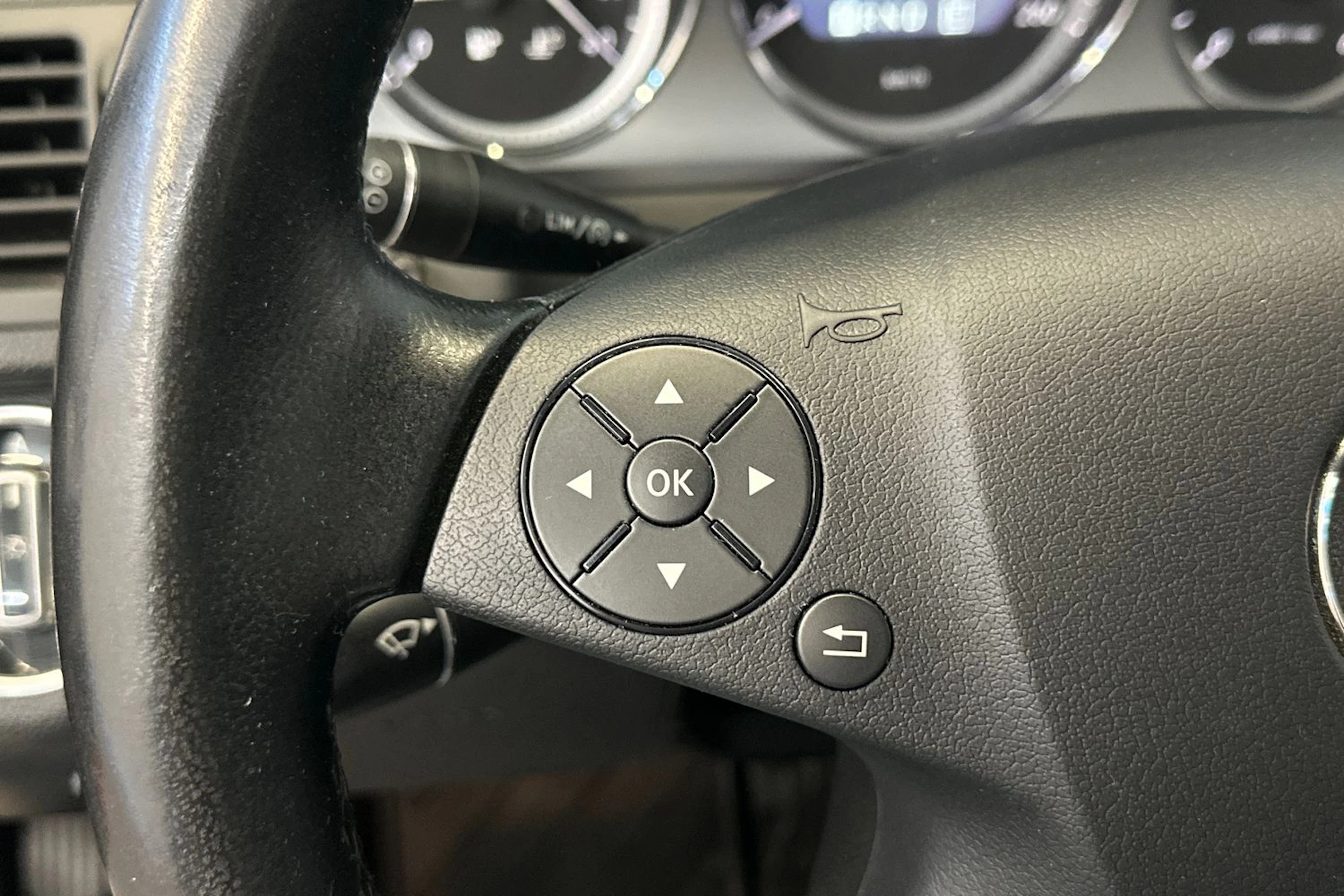 musta Mercedes-Benz C 2011 kuva 18.