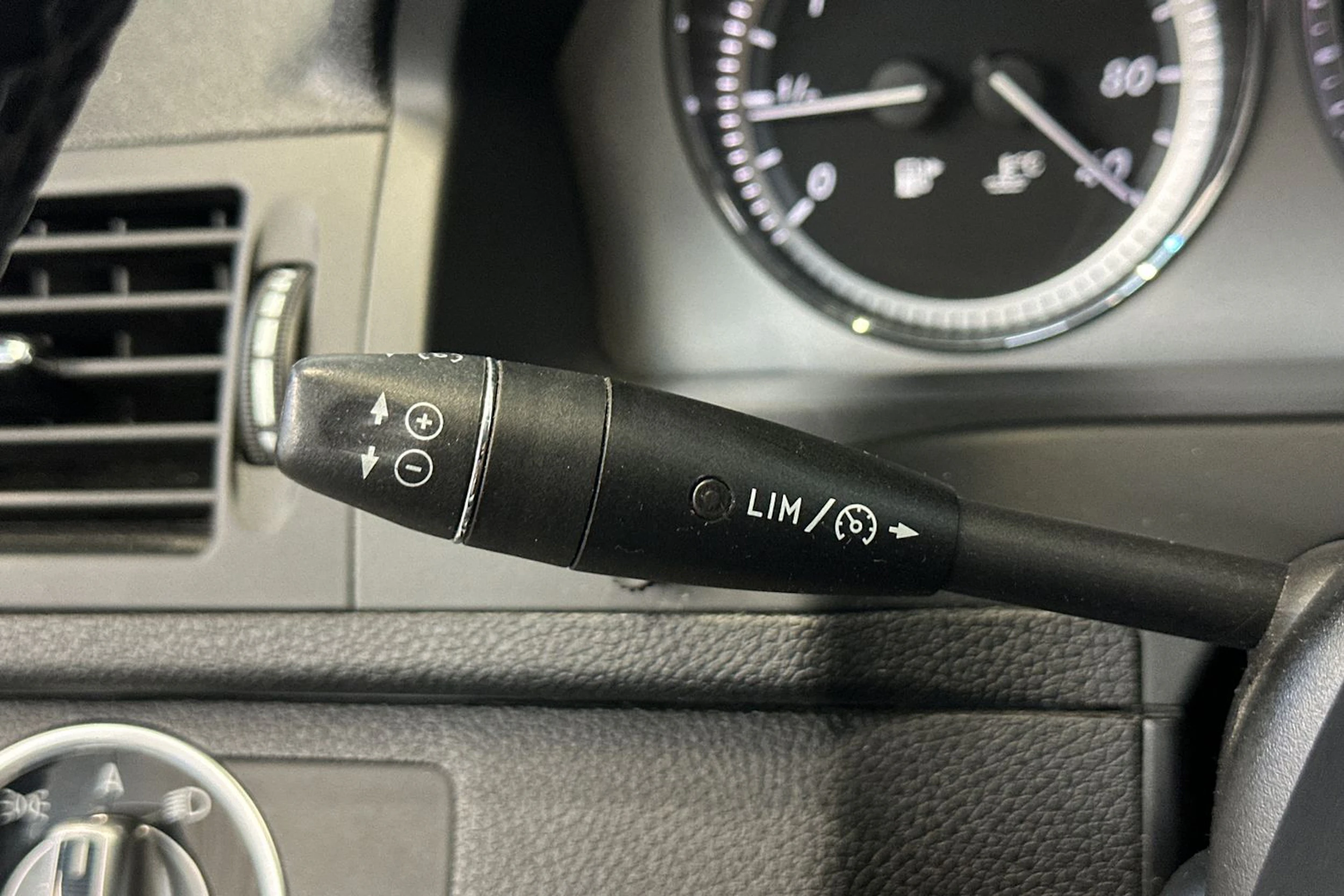 musta Mercedes-Benz C 2011 kuva 20.
