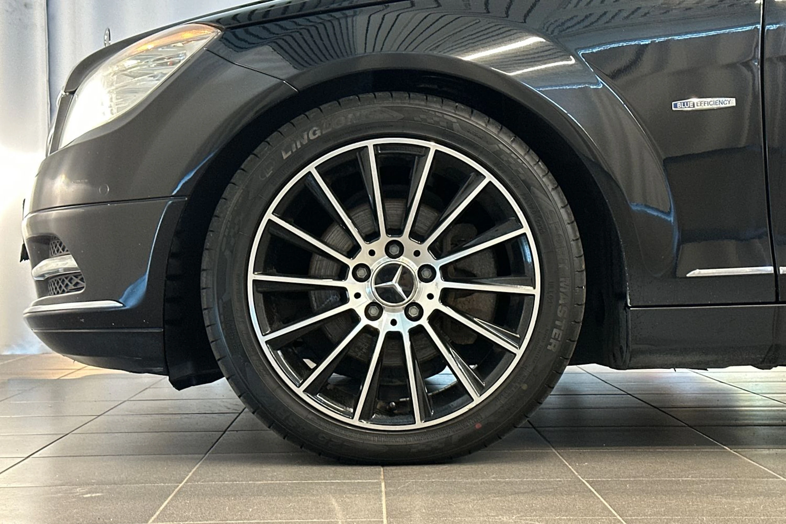 musta Mercedes-Benz C 2011 kuva 27.