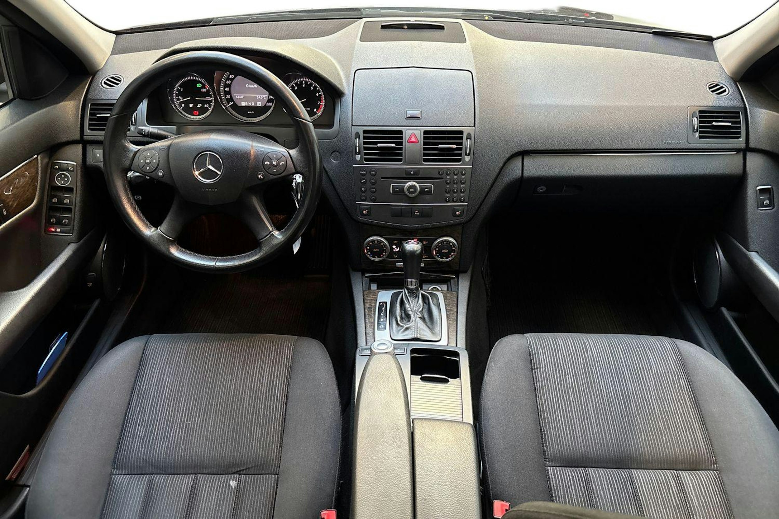 ruskea (beige) Mercedes-Benz C 2011 kuva 9.