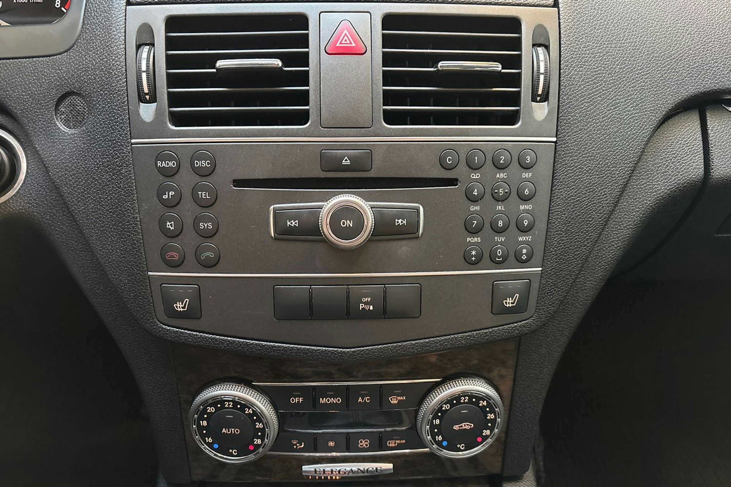 ruskea (beige) Mercedes-Benz C 2011 kuva 17.
