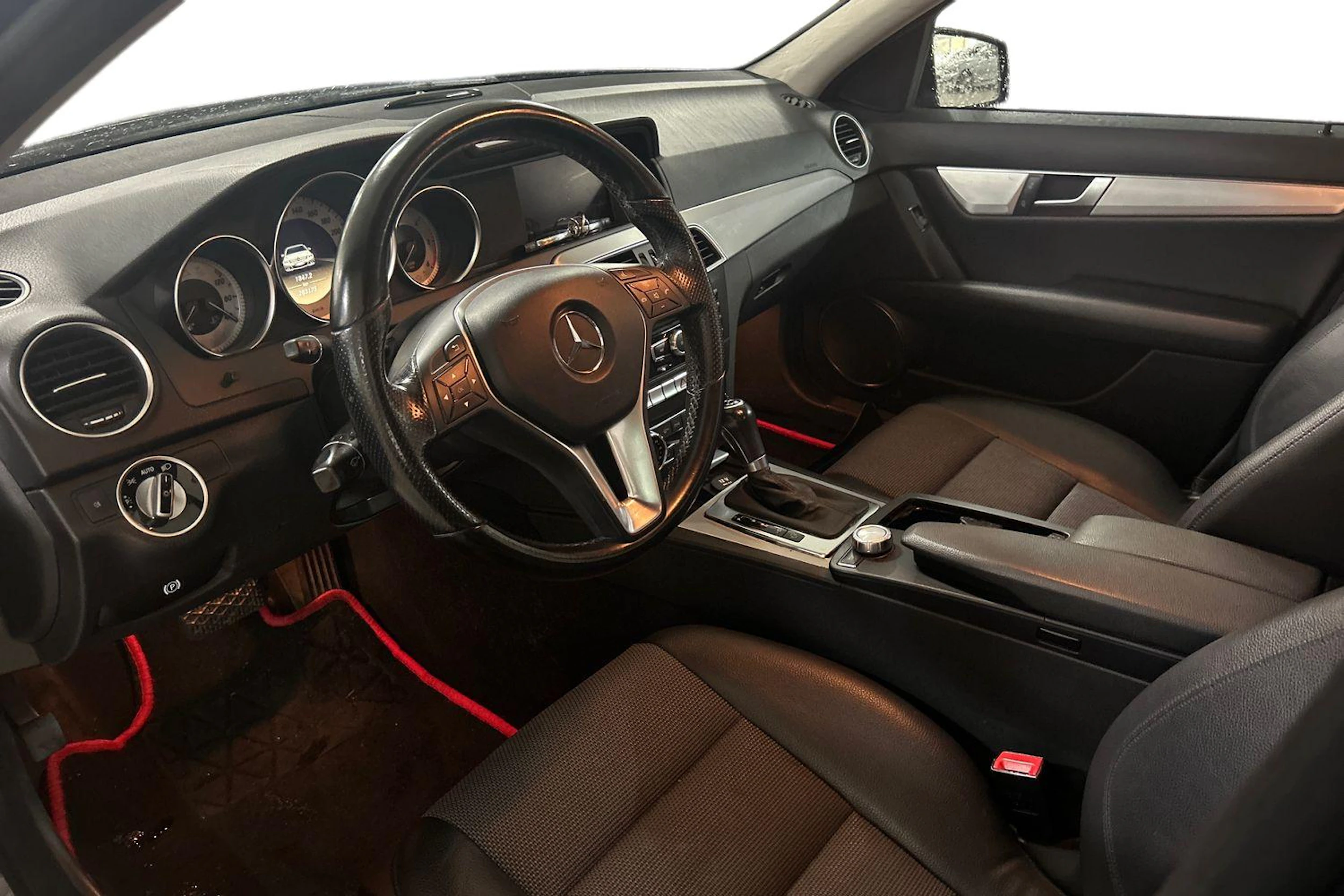 musta Mercedes-Benz C 2011 kuva 3.