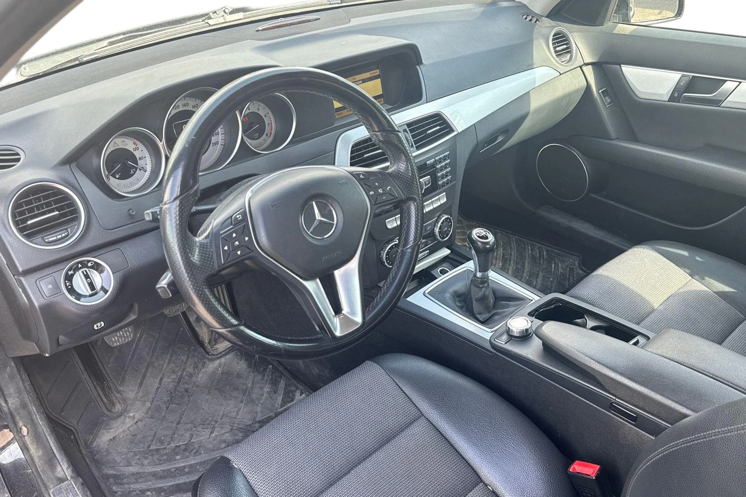 Musta Mercedes-Benz C 2011 kuva 3.