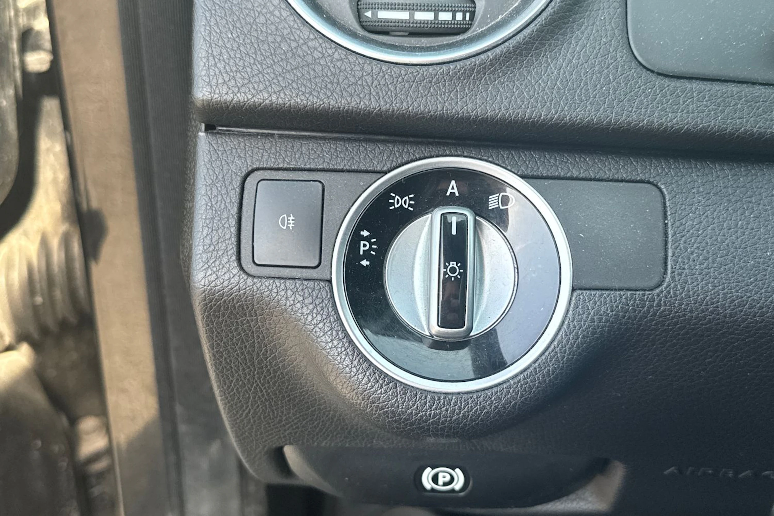 Musta Mercedes-Benz C 2011 kuva 5.