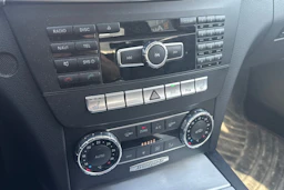 Musta Mercedes-Benz C 2011 kuva 7.