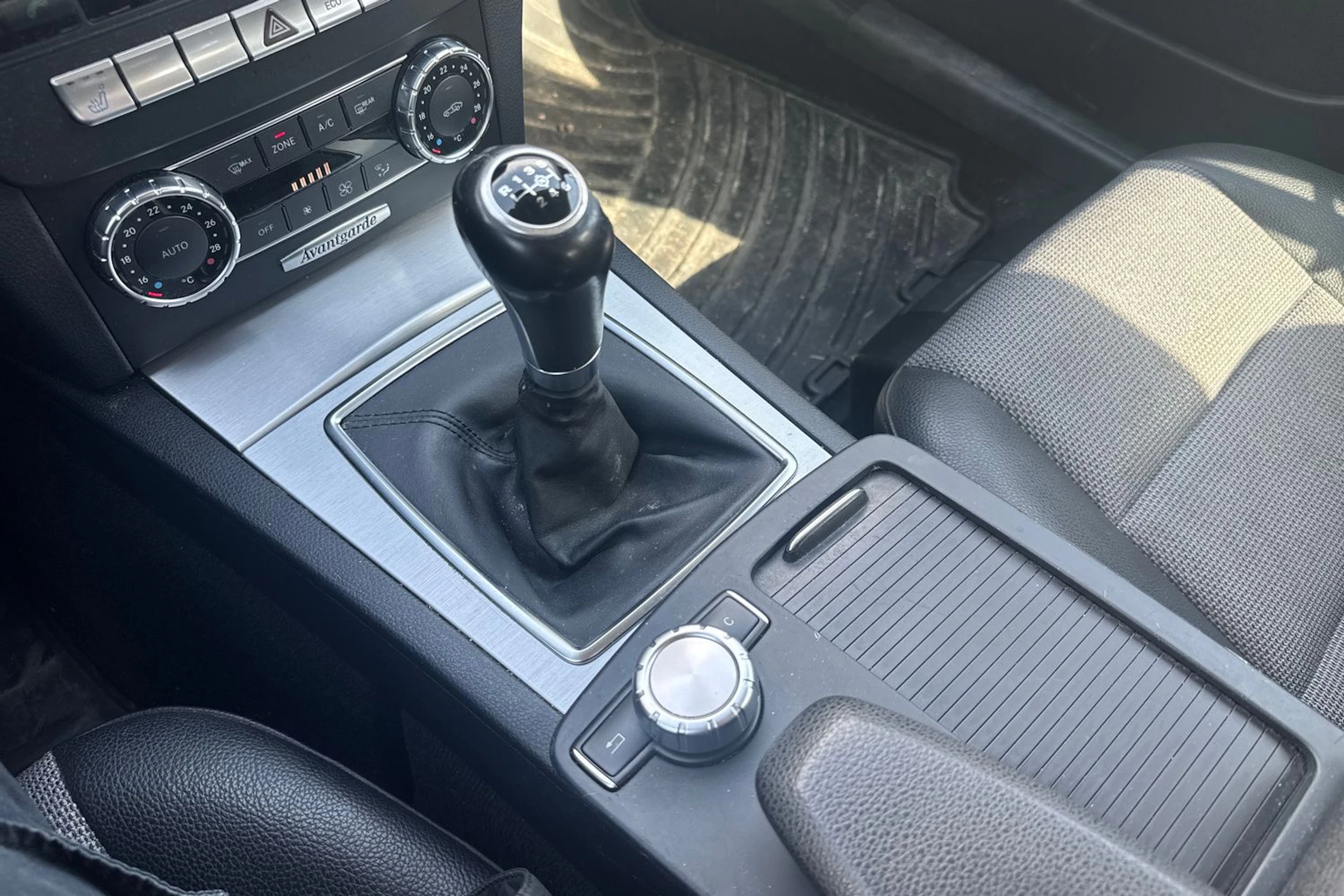 Musta Mercedes-Benz C 2011 kuva 8.
