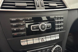 Musta Mercedes-Benz C 2011 kuva 17.