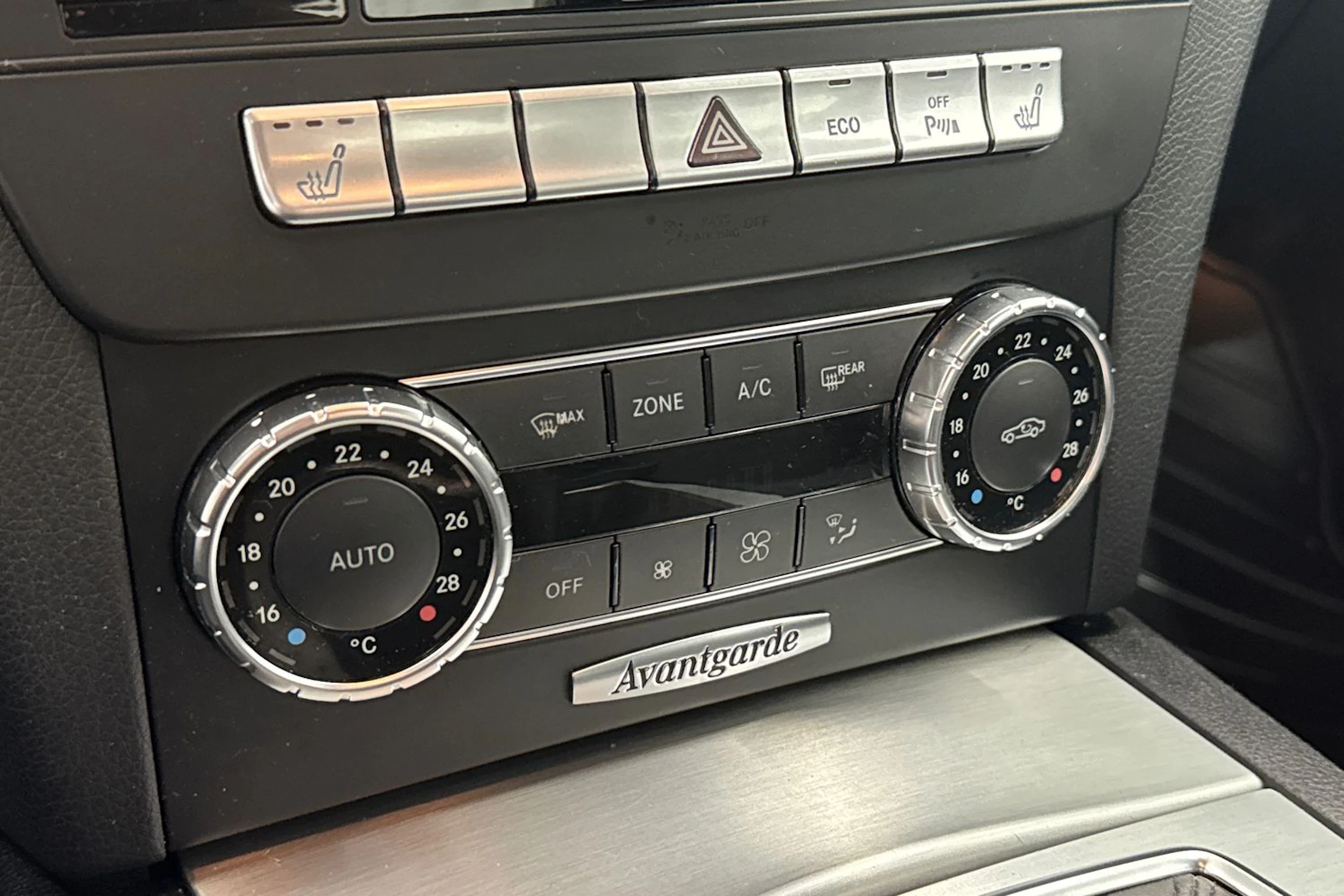 Musta Mercedes-Benz C 2011 kuva 18.