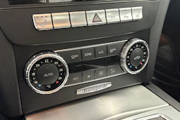 Musta Mercedes-Benz C 2011 kuva 18.