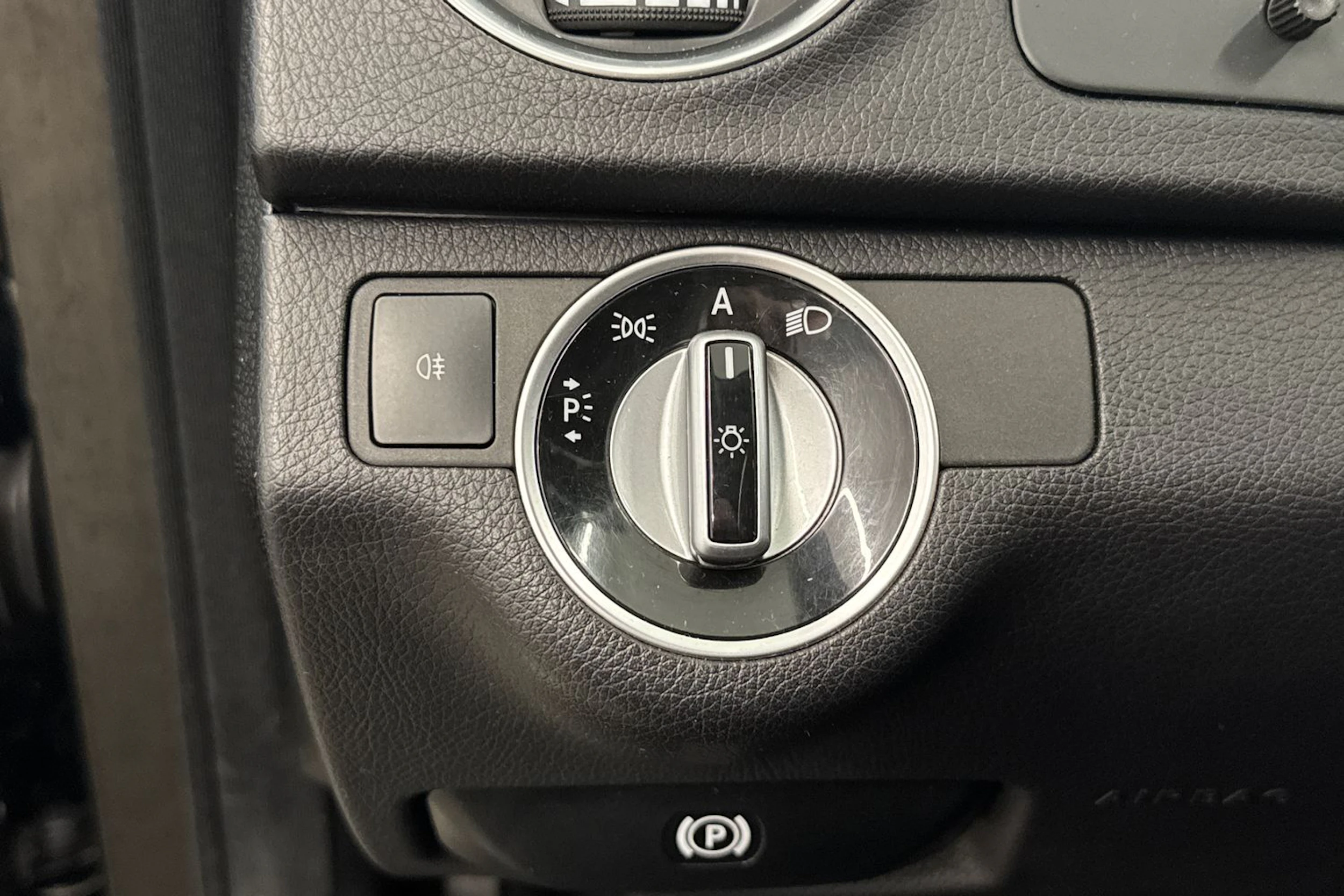 Musta Mercedes-Benz C 2011 kuva 20.