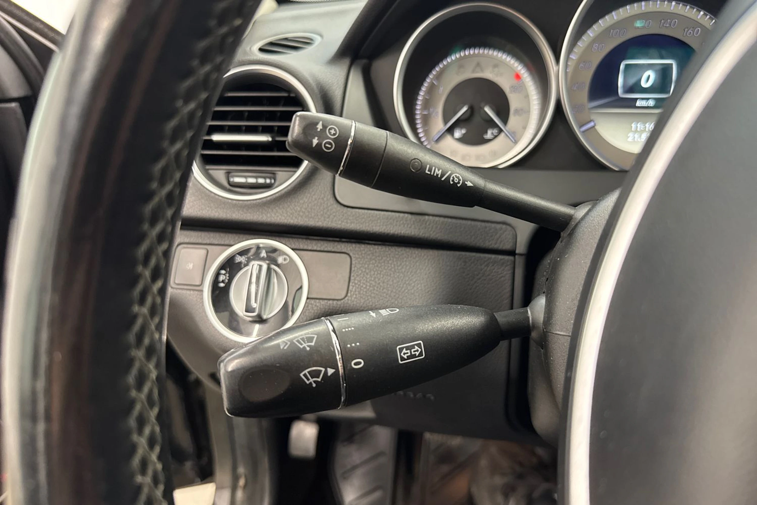 Musta Mercedes-Benz C 2011 kuva 21.