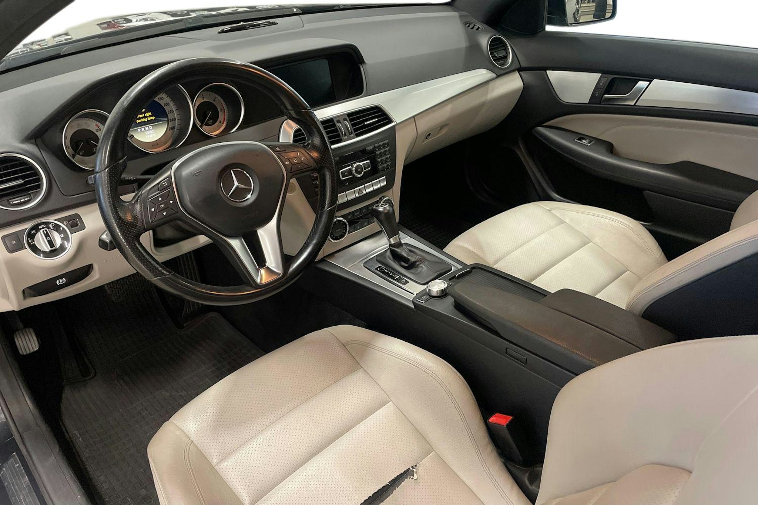 musta Mercedes-Benz C 2011 kuva 7.