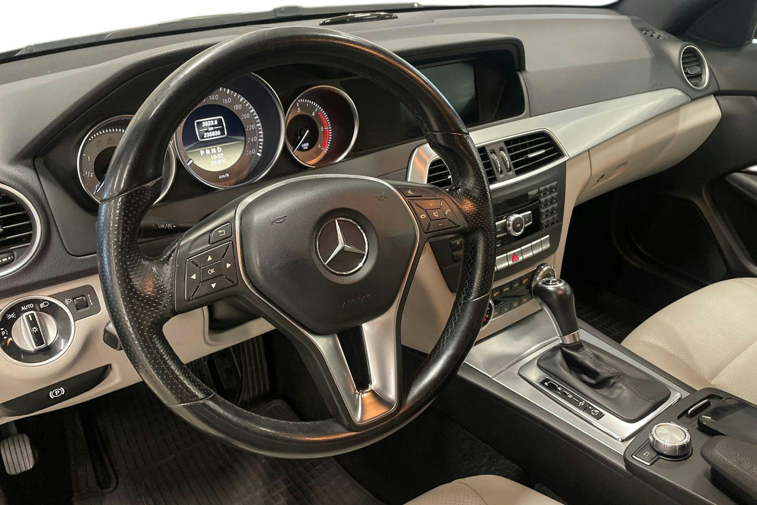 musta Mercedes-Benz C 2011 kuva 9.