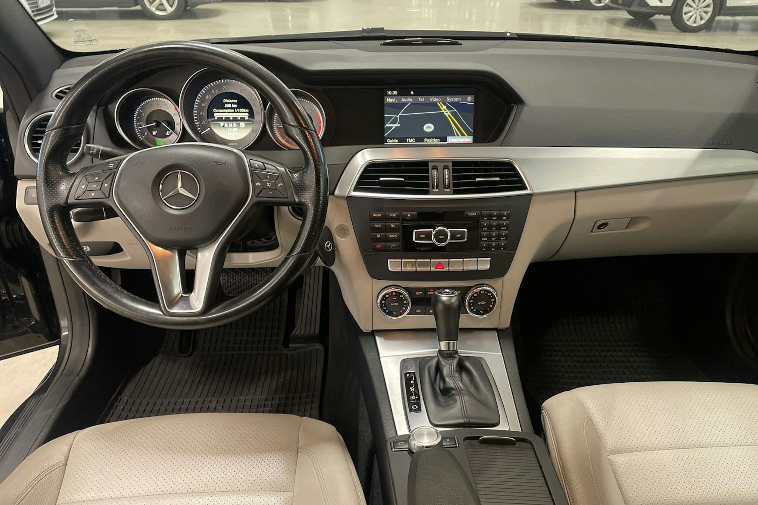 musta Mercedes-Benz C 2011 kuva 16.