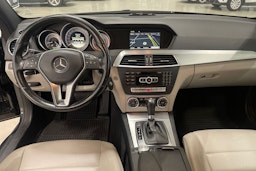 musta Mercedes-Benz C 2011 kuva 16.